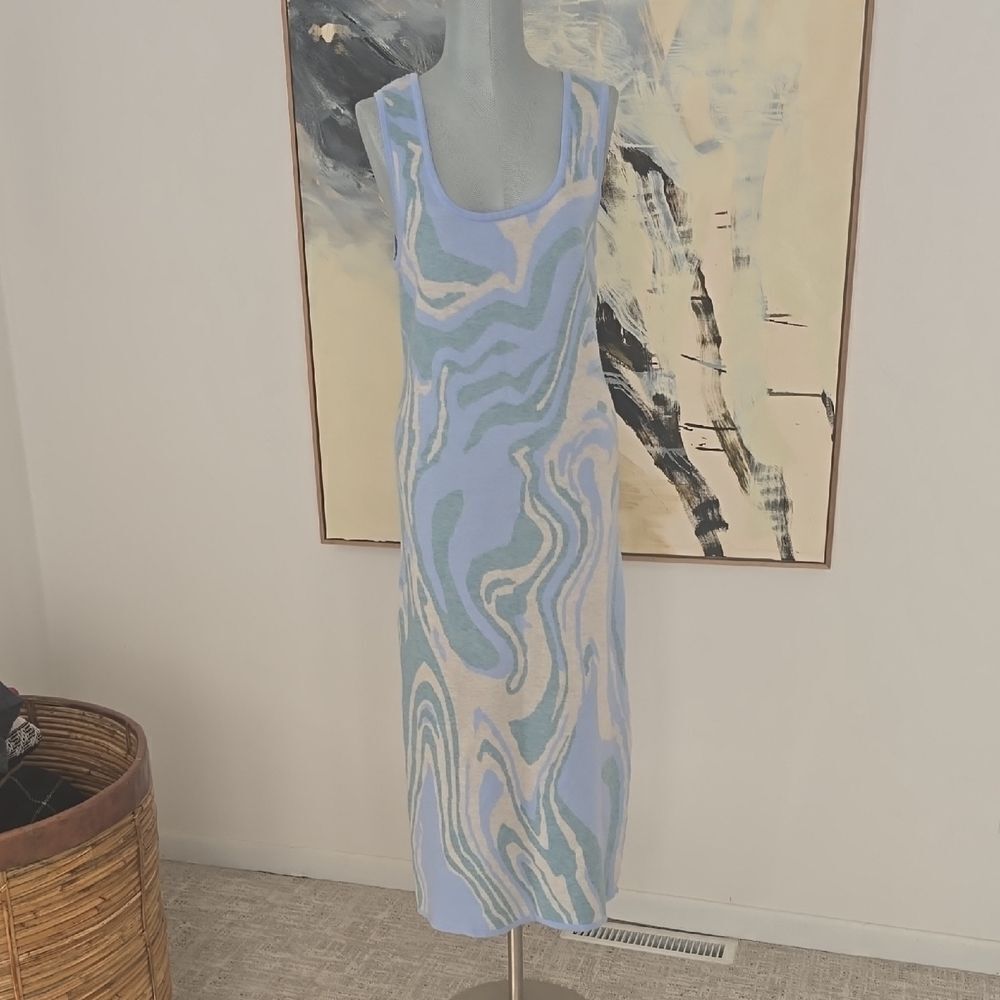 Heartloom | Elegant Blue and Cream Swirl Dress
